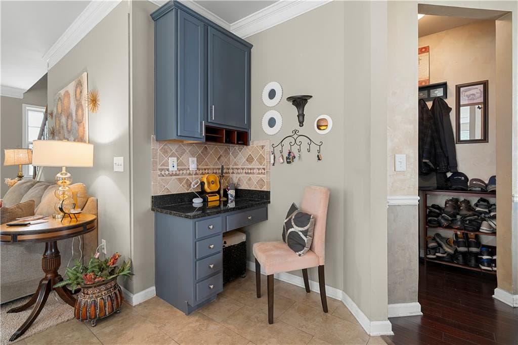 5 bedroom, 3 bathroom, 2,690 sq ft single family residence under contract at 711 Sonoma Drive, Lawrenceville, GA 30045 — photo 7