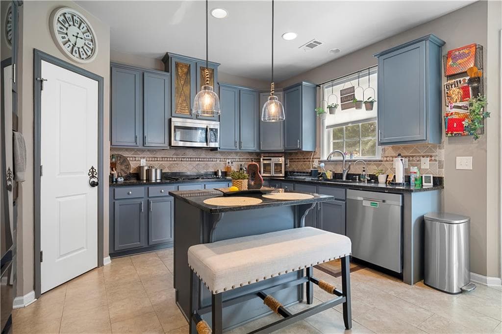 5 bedroom, 3 bathroom, 2,690 sq ft single family residence under contract at 711 Sonoma Drive, Lawrenceville, GA 30045 — photo 8