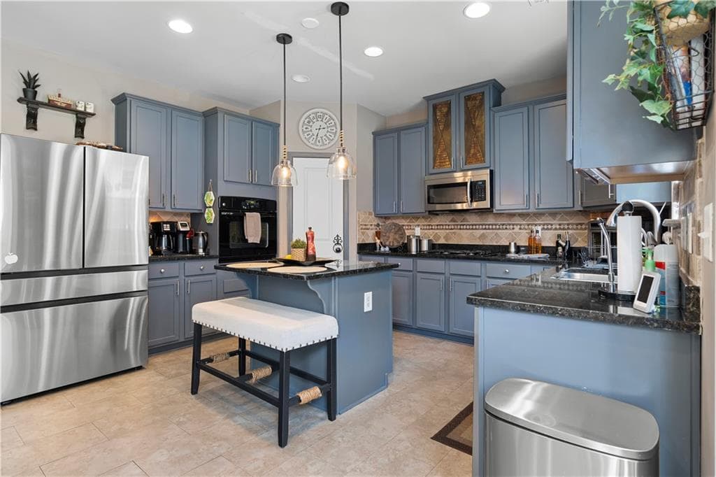 5 bedroom, 3 bathroom, 2,690 sq ft single family residence under contract at 711 Sonoma Drive, Lawrenceville, GA 30045 — photo 9