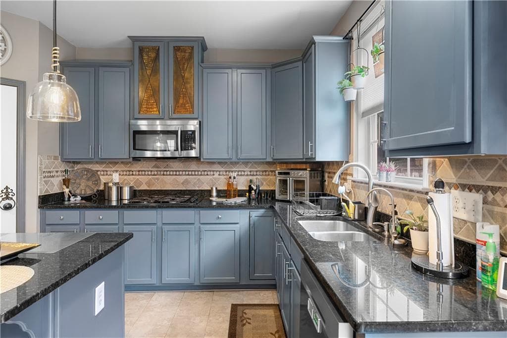 5 bedroom, 3 bathroom, 2,690 sq ft single family residence under contract at 711 Sonoma Drive, Lawrenceville, GA 30045 — photo 10