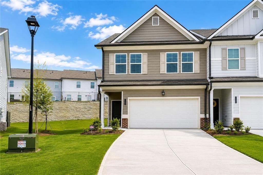 4 bedroom, 3 bathroom, 1,695 sq ft townhouse for sale at 6362 Sundowner Place, Atlanta, GA 30331 — photo 1 of 25