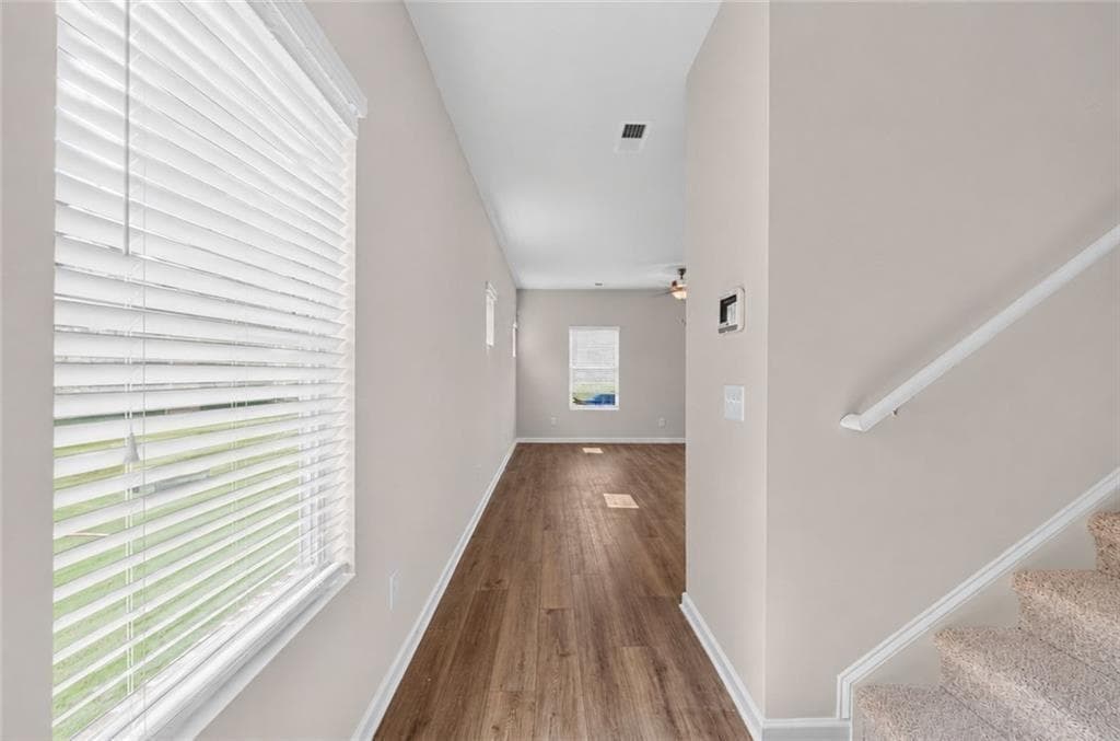 4 bedroom, 3 bathroom, 1,695 sq ft townhouse for sale at 6362 Sundowner Place, Atlanta, GA 30331 — photo 2