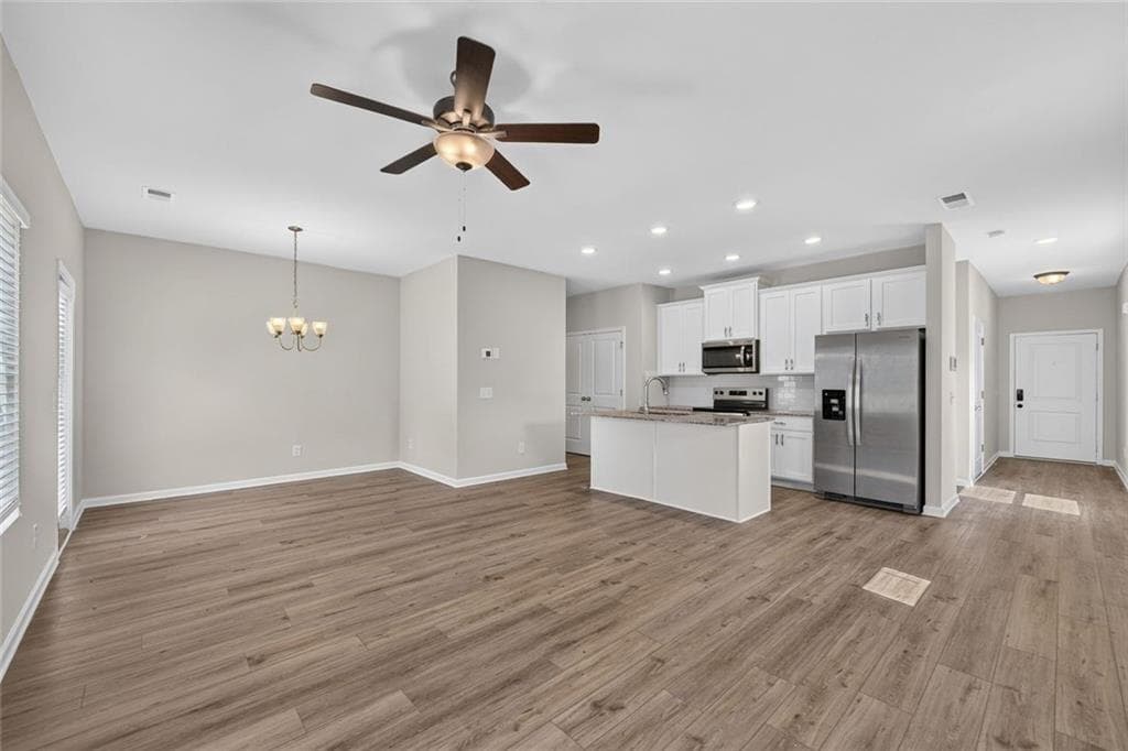 4 bedroom, 3 bathroom, 1,695 sq ft townhouse for sale at 6362 Sundowner Place, Atlanta, GA 30331 — photo 4