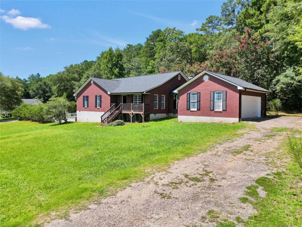 3 bedroom, 2 bathroom, 2,328 sq ft single family residence for sale at 390 Burg Road, Locust Grove, GA 30248 — photo 4