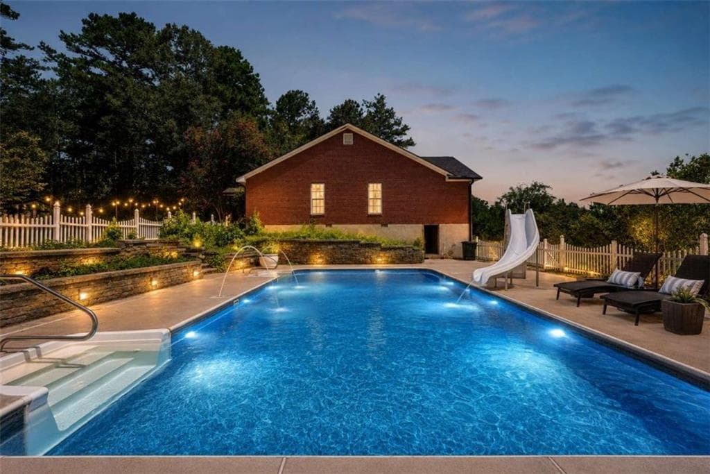 3 bedroom, 2 bathroom, 2,328 sq ft single family residence for sale at 390 Burg Road, Locust Grove, GA 30248 — photo 5