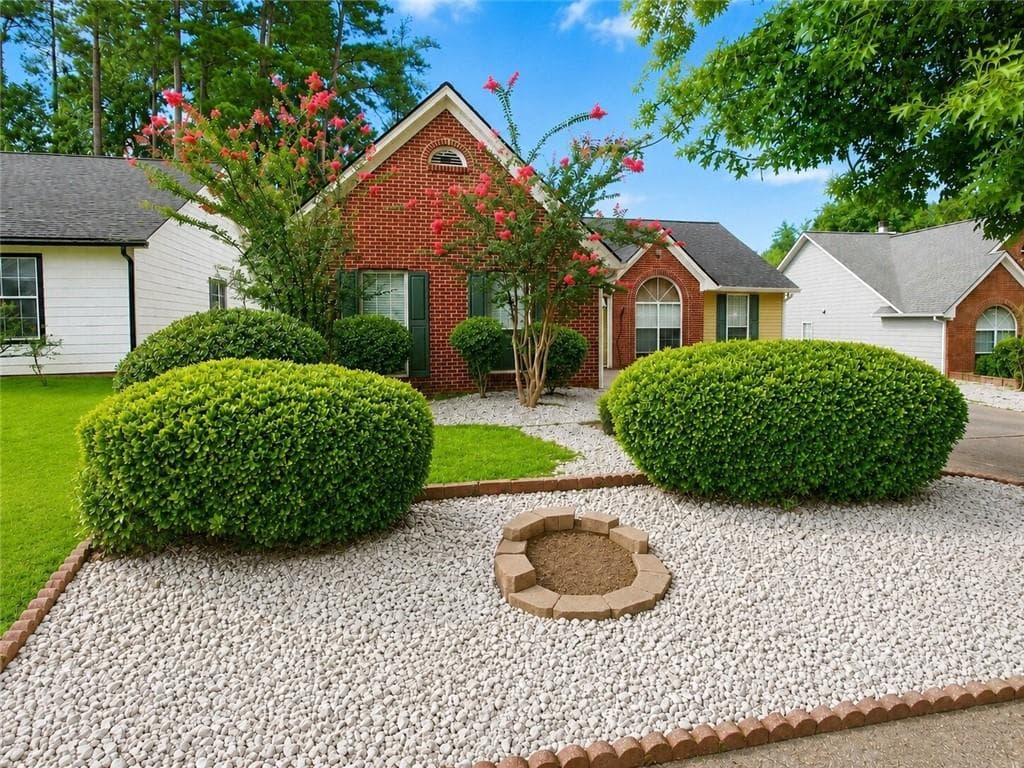 4 bedroom, 2 bathroom, 1,668 sq ft single family residence for sale at 5165 Sterling Trace Court, Lilburn, GA 30047 — photo 3