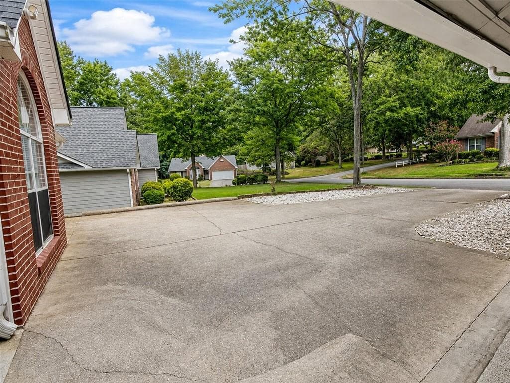 4 bedroom, 2 bathroom, 1,668 sq ft single family residence for sale at 5165 Sterling Trace Court, Lilburn, GA 30047 — photo 8