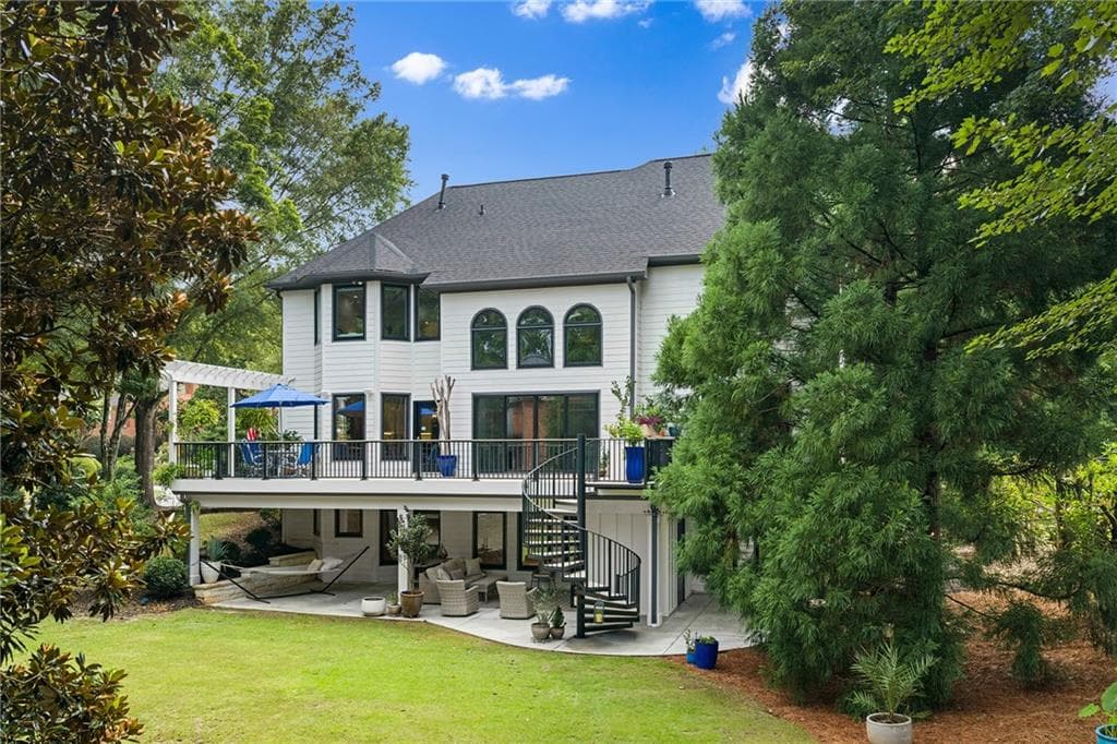 5 bedroom, 4 bathroom, 5,695 sq ft single family residence under contract at 710 Lake Medlock Drive, Johns Creek, GA 30022 — photo 3