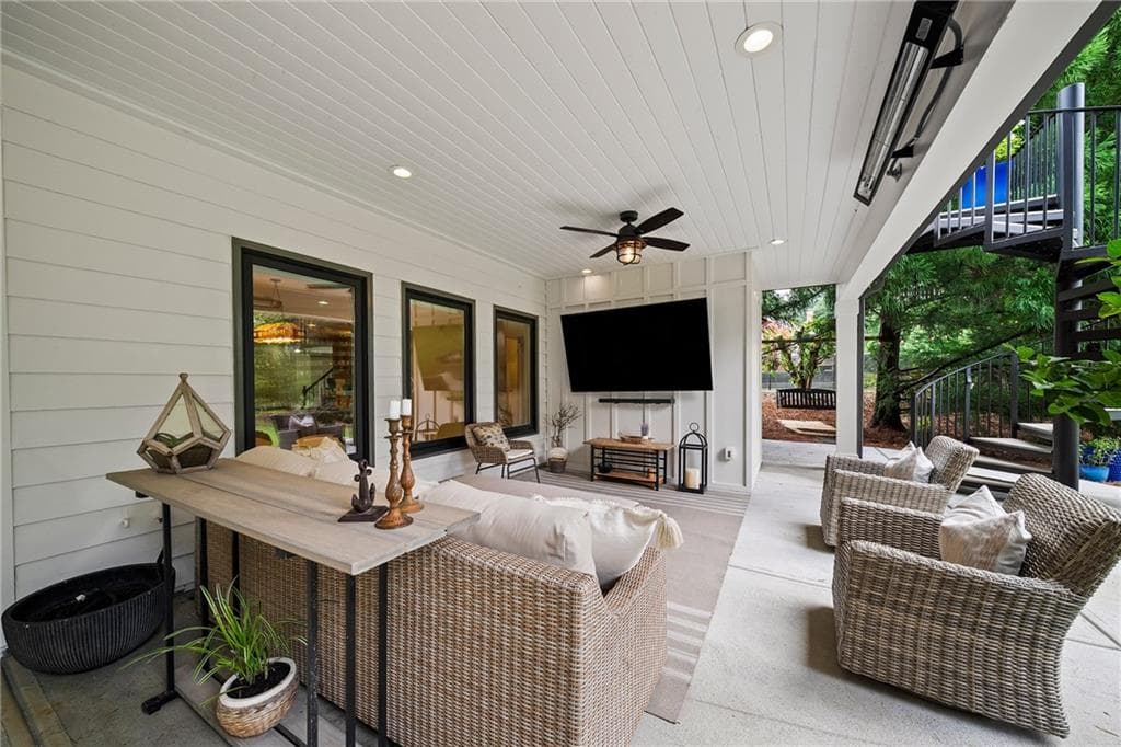 5 bedroom, 4 bathroom, 5,695 sq ft single family residence under contract at 710 Lake Medlock Drive, Johns Creek, GA 30022 — photo 4