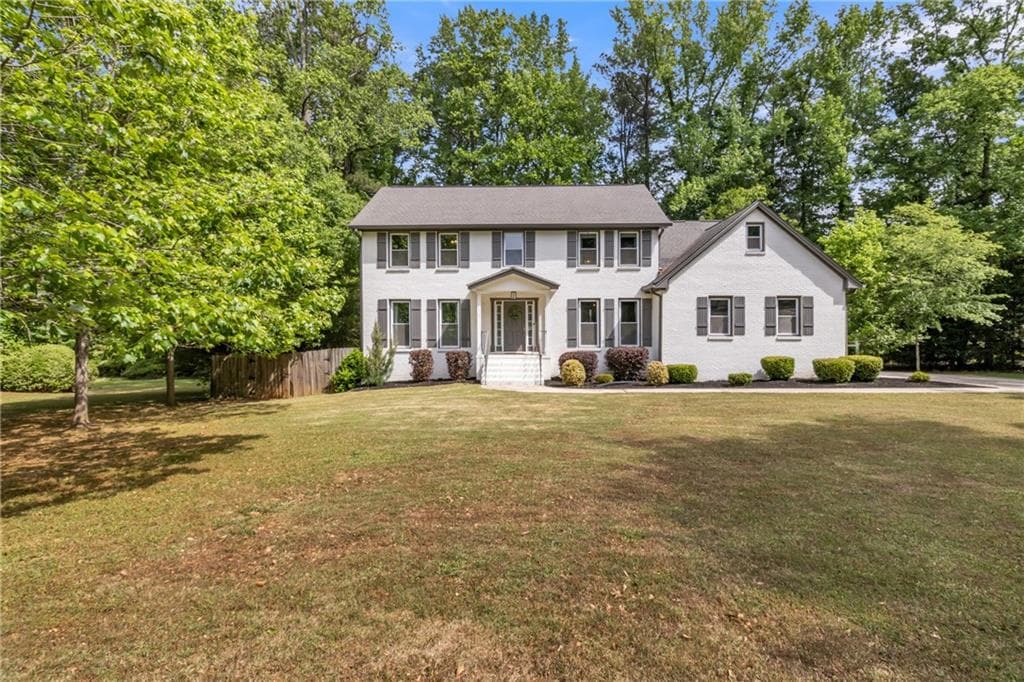 3 bedroom, 4 bathroom, 3,511 sq ft single family residence for sale at 135 London Berry Court, Tyrone, GA 30290 — photo 2