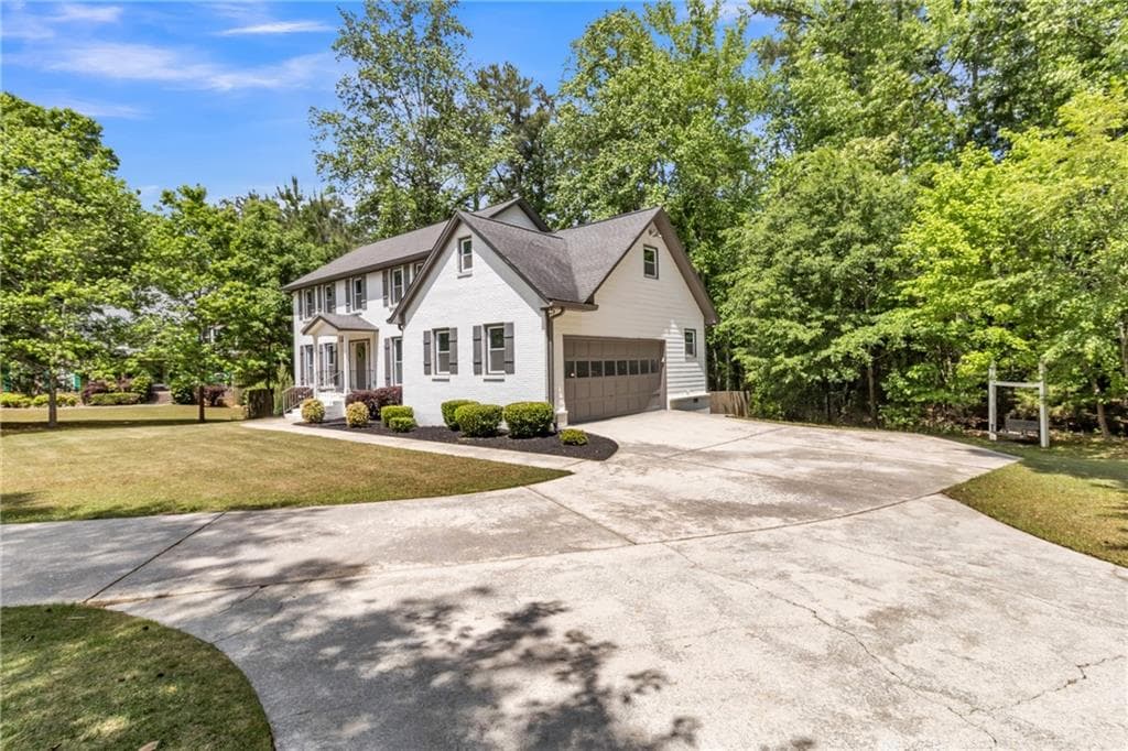 3 bedroom, 4 bathroom, 3,511 sq ft single family residence for sale at 135 London Berry Court, Tyrone, GA 30290 — photo 3