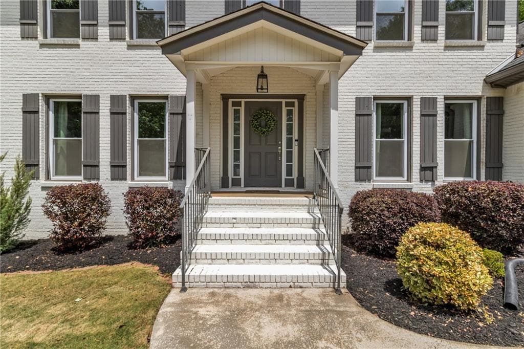 3 bedroom, 4 bathroom, 3,511 sq ft single family residence for sale at 135 London Berry Court, Tyrone, GA 30290 — photo 4