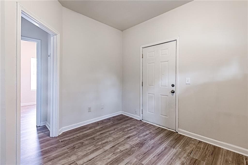 1 bedroom, 1 bathroom, 2,350 sq ft quadruplex for rent at 987 Dimmock Street, Atlanta, GA 30310 for $995 a month — photo 6