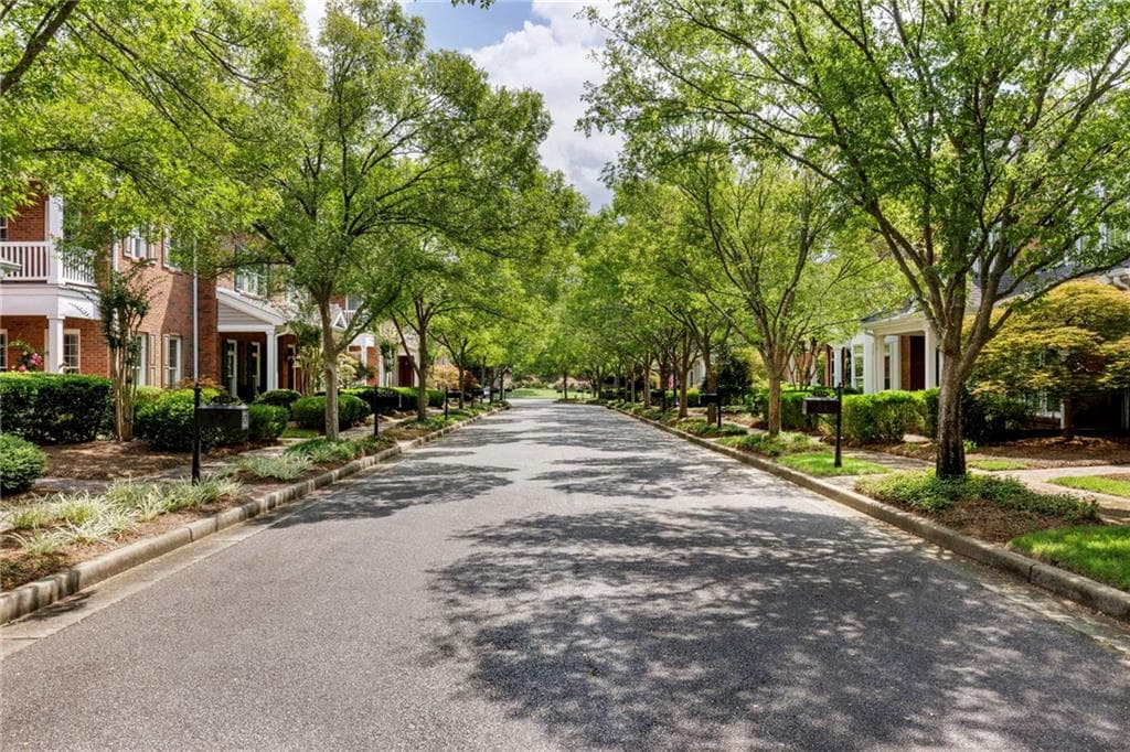 3 bedroom, 4 bathroom, 2,843 sq ft townhouse for sale at 8720 Parker Place, Roswell, GA 30076 — photo 2