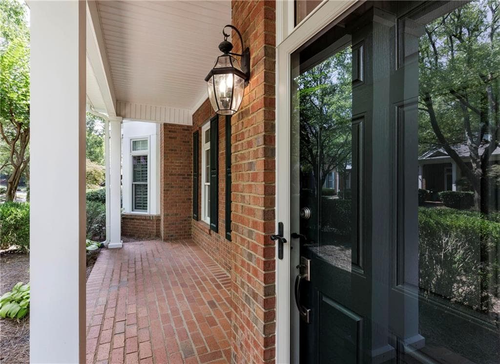 3 bedroom, 4 bathroom, 2,843 sq ft townhouse for sale at 8720 Parker Place, Roswell, GA 30076 — photo 4