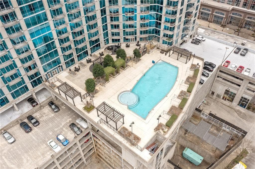 1 bedroom, 1 bathroom, 729 sq ft condominium for sale at 400 W Peachtree Street 3115, Atlanta, GA 30308 — photo 2