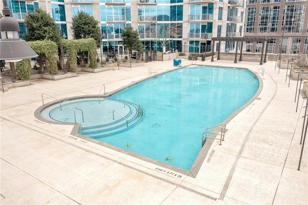 1 bedroom, 1 bathroom, 729 sq ft condominium for sale at 400 W Peachtree Street 3115, Atlanta, GA 30308 — photo 3