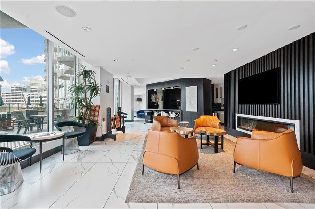 1 bedroom, 1 bathroom, 729 sq ft condominium for sale at 400 W Peachtree Street 3115, Atlanta, GA 30308 — photo 7