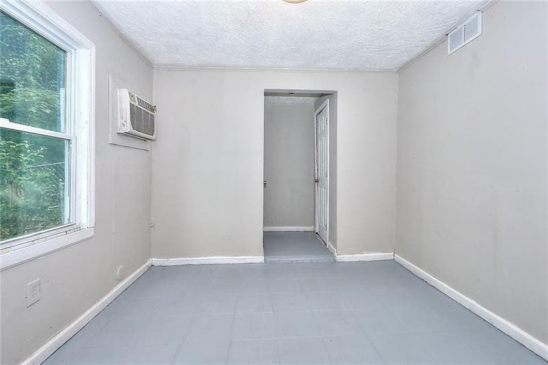 5 bedroom, 2 bathroom, 1,400 sq ft single family residence for sale at 1080 Valley View Road, Atlanta, GA 30315 — photo 2