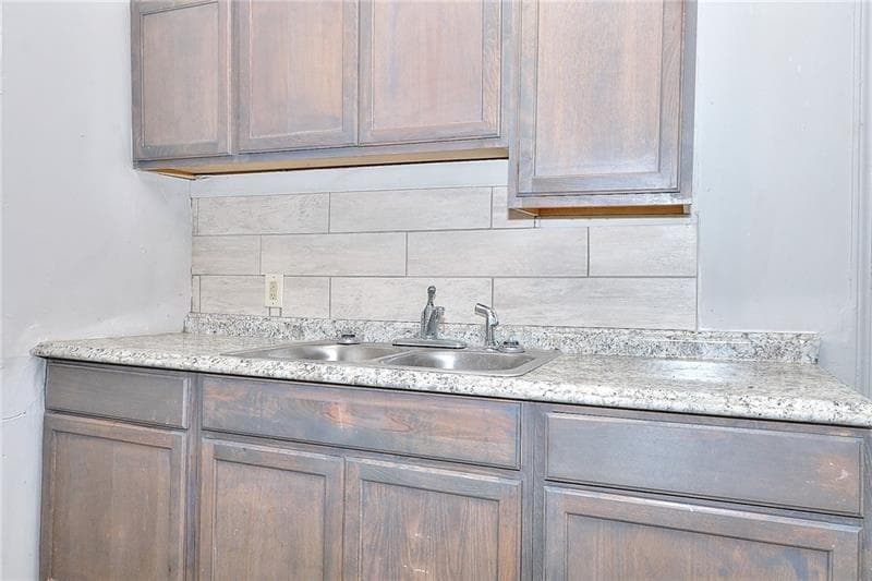 5 bedroom, 2 bathroom, 1,400 sq ft single family residence for sale at 1080 Valley View Road, Atlanta, GA 30315 — photo 4