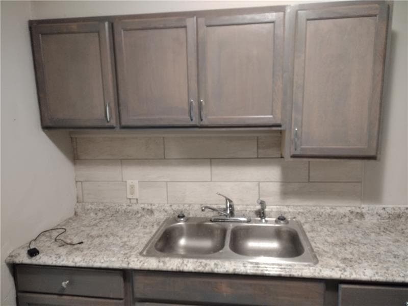 5 bedroom, 2 bathroom, 1,400 sq ft single family residence for sale at 1080 Valley View Road, Atlanta, GA 30315 — photo 5