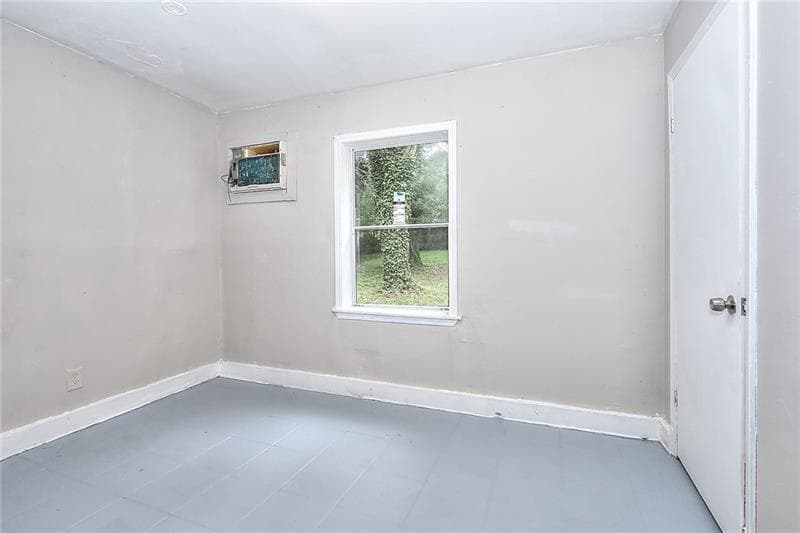 5 bedroom, 2 bathroom, 1,400 sq ft single family residence for sale at 1080 Valley View Road, Atlanta, GA 30315 — photo 6