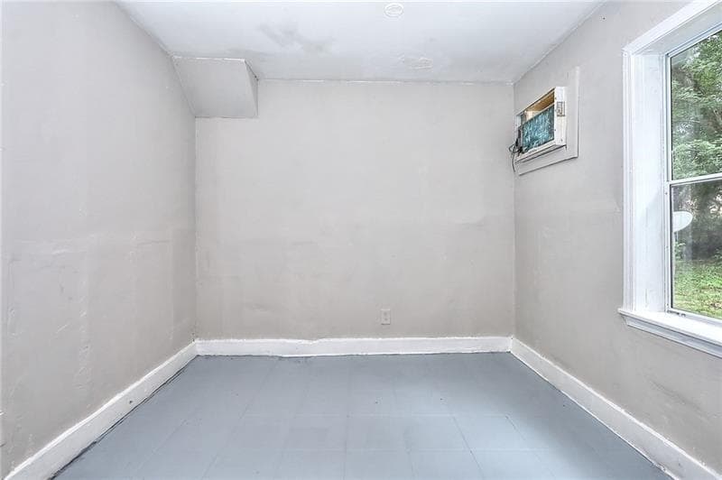 5 bedroom, 2 bathroom, 1,400 sq ft single family residence for sale at 1080 Valley View Road, Atlanta, GA 30315 — photo 7