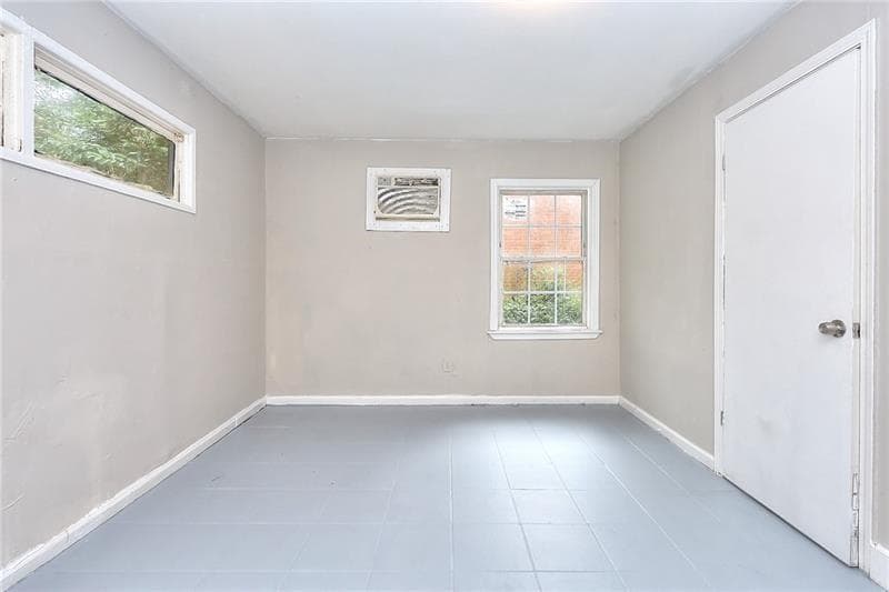 5 bedroom, 2 bathroom, 1,400 sq ft single family residence for sale at 1080 Valley View Road, Atlanta, GA 30315 — photo 9