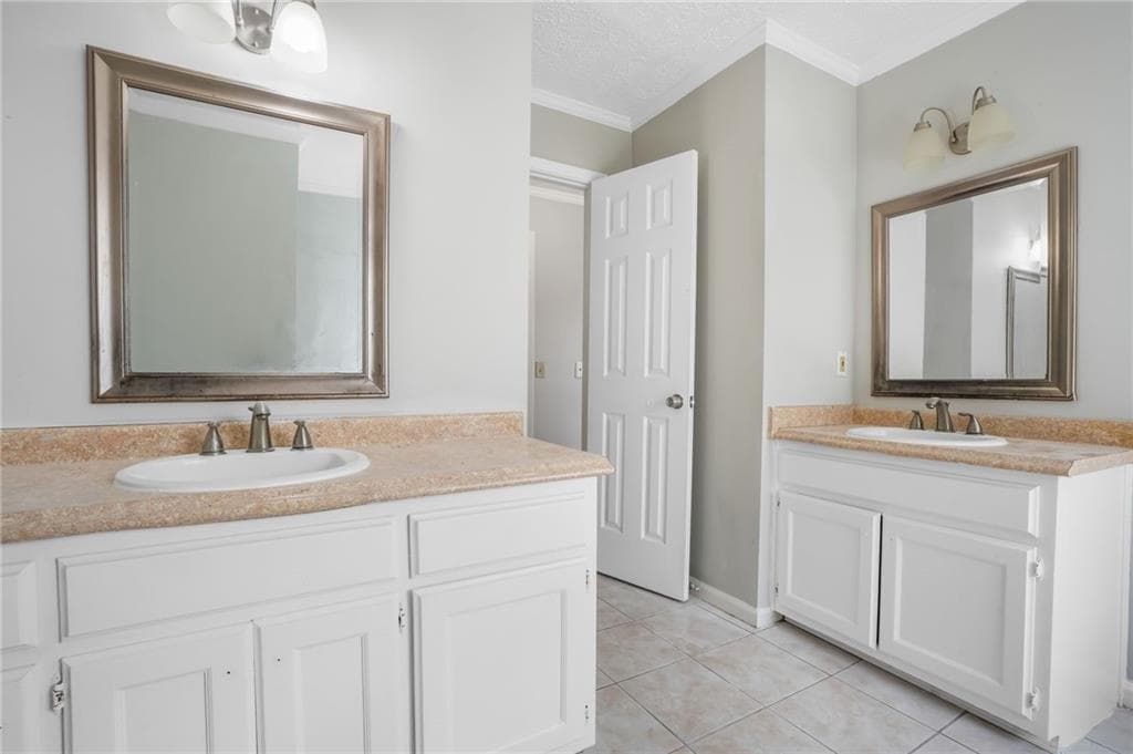 3 bedroom, 3 bathroom, 1,850 sq ft single family residence under contract at 458 Stonebridge Court, Stone Mountain, GA 30083 — photo 7