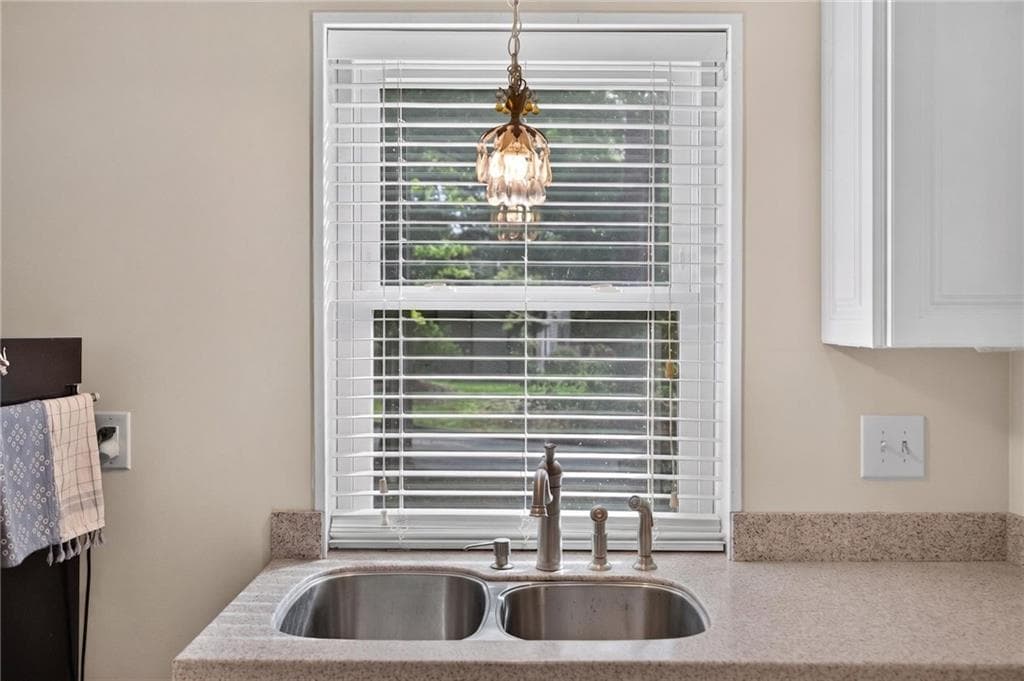 5 bedroom, 3 bathroom, 3,284 sq ft single family residence for sale at 6715 Live Oak Lane, Douglasville, GA 30135 — photo 8