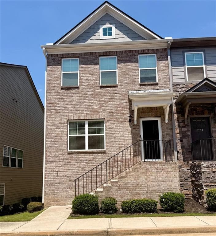 3 bedroom, 4 bathroom, 1,848 sq ft townhouse for sale at 222 Ismal Drive, South Fulton, GA 30331 — photo 1 of 38