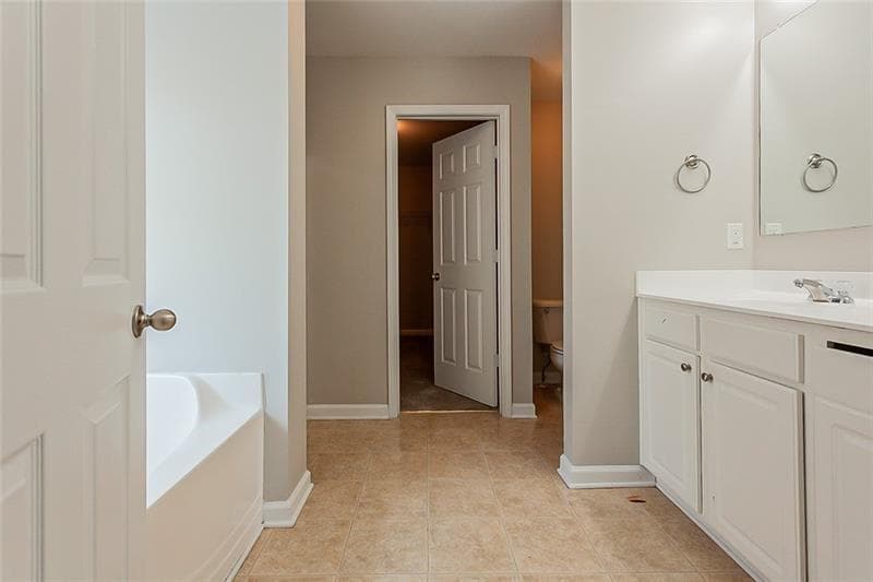 6 bedroom, 3 bathroom, 2,866 sq ft single family residence for rent at 3035 Whittier Way, Cumming, GA 30040 for $3,100 a month — photo 6