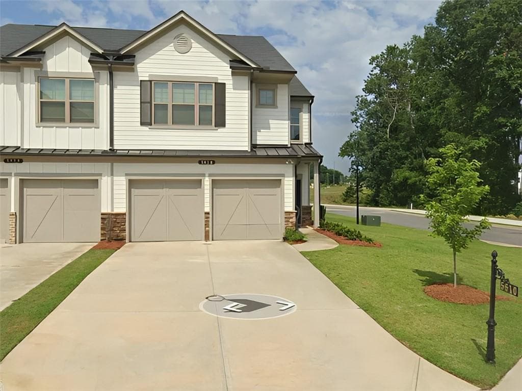 3 bedroom, 3 bathroom, 2,021 sq ft townhouse for rent at 5610 Flint Lane, Cumming, GA 30028 for $1,999 a month — photo 1 of 19