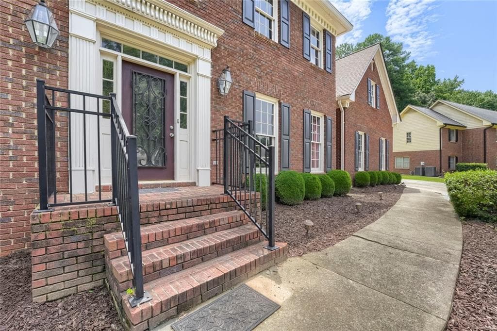 5 bedroom, 6 bathroom, 5,092 sq ft single family residence for sale at 3335 Arborwoods Drive, Johns Creek, GA 30022 — photo 3