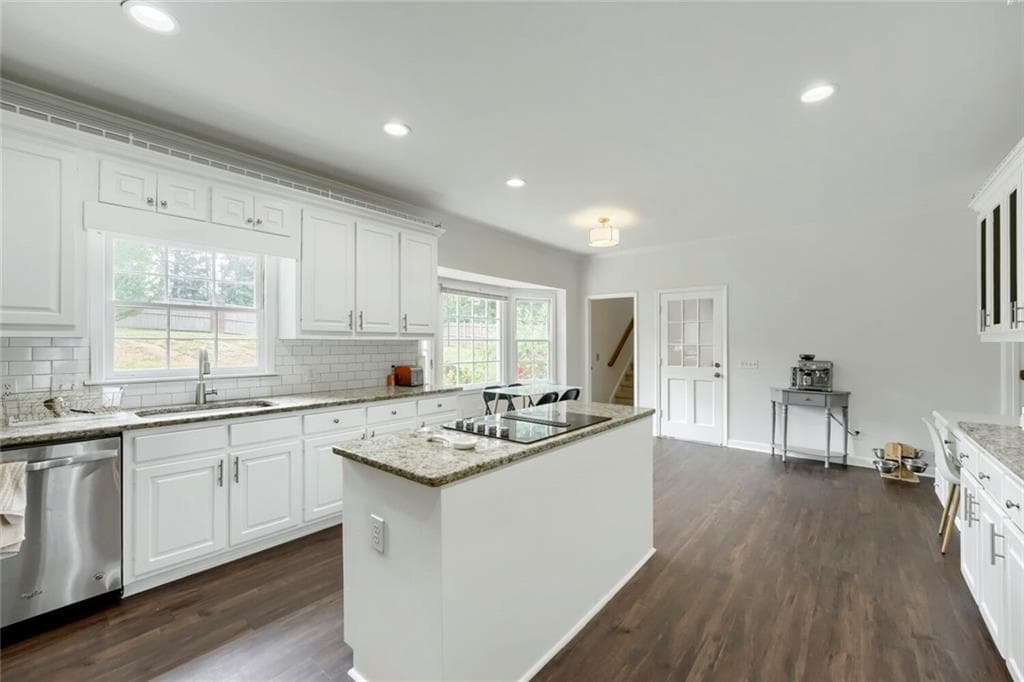 5 bedroom, 6 bathroom, 5,092 sq ft single family residence for sale at 3335 Arborwoods Drive, Johns Creek, GA 30022 — photo 10