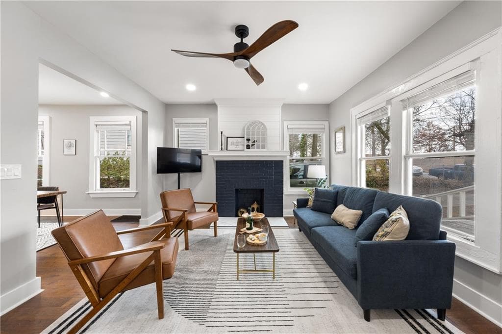 3 bedroom, 2 bathroom single family residence under contract at 943 Rose Circle, Atlanta, GA 30310 — photo 6