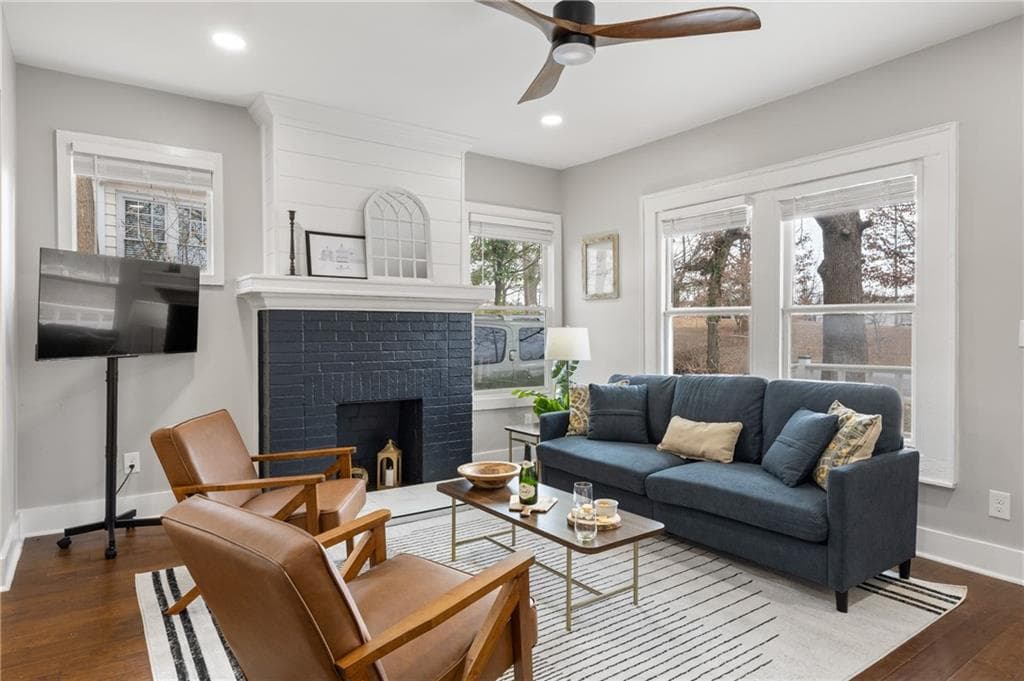 3 bedroom, 2 bathroom single family residence under contract at 943 Rose Circle, Atlanta, GA 30310 — photo 8