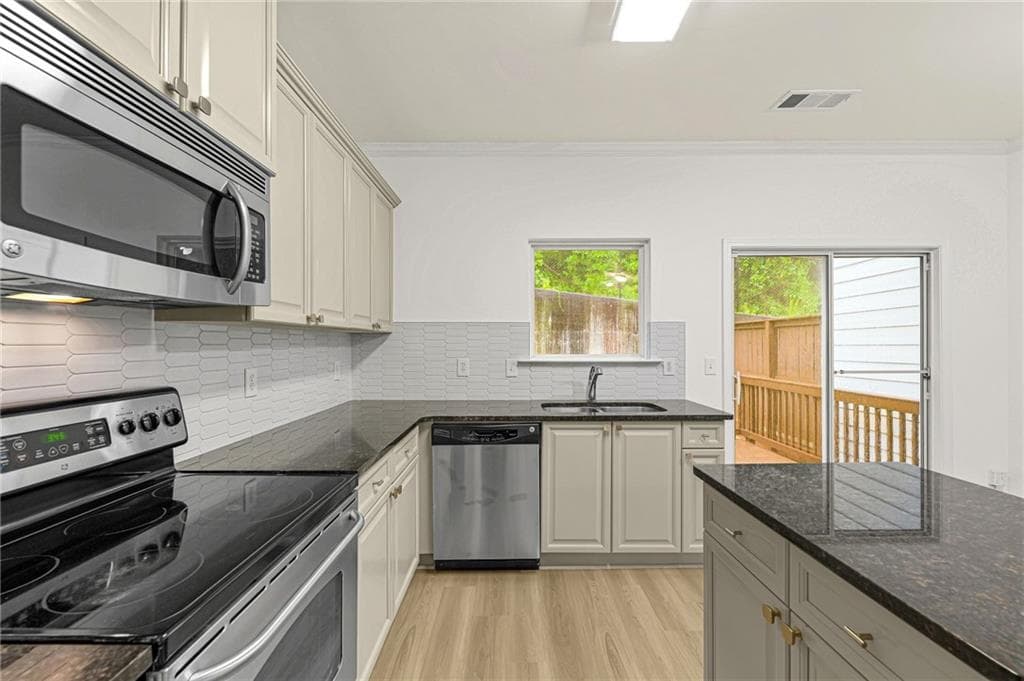3 bedroom, 4 bathroom, 1,326 sq ft townhouse for sale at 1488 Liberty Parkway 2202, Atlanta, GA 30318 — photo 7