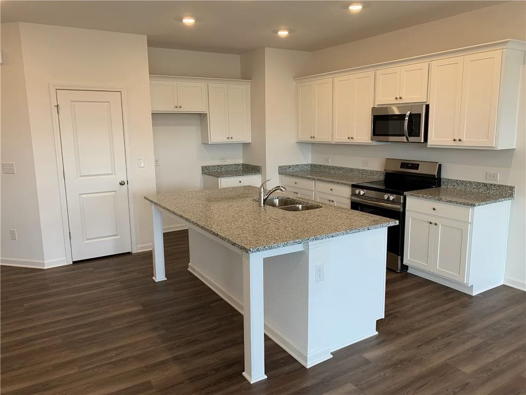 3 bedroom, 3 bathroom, 1,831 sq ft townhouse for rent at 162 Mission Boulevard, Pendergrass, GA 30567 for $2,000 a month — photo 6