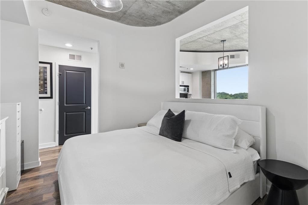 1 bedroom, 1 bathroom, 746 sq ft condominium for sale at 361 17th Street 704, Atlanta, GA 30363 — photo 3
