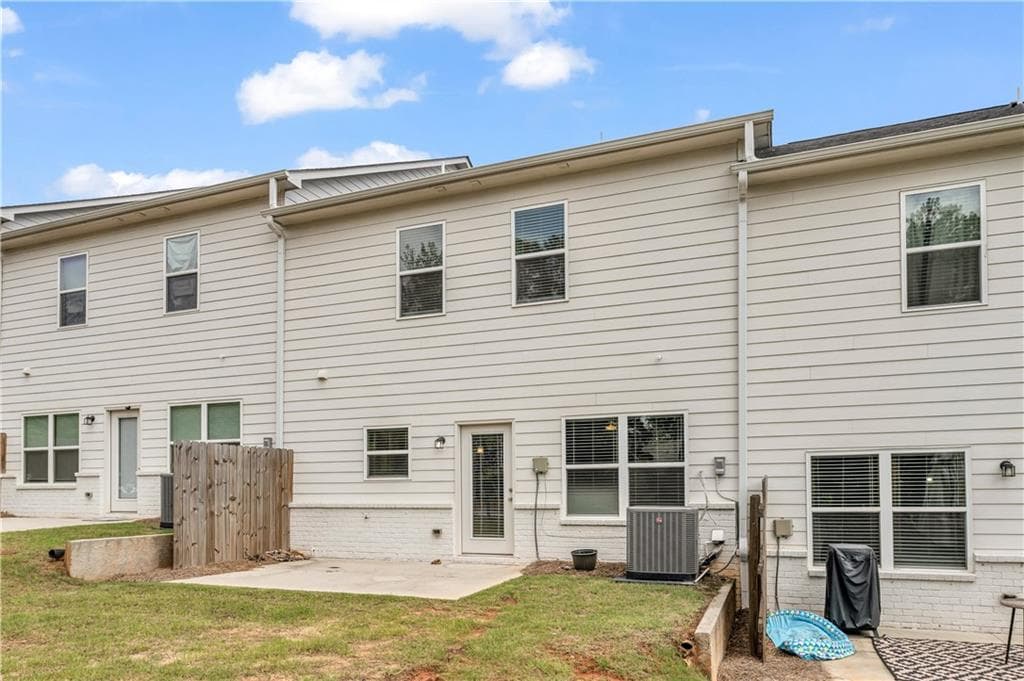 3 bedroom, 3 bathroom, 2,306 sq ft townhouse for rent at 1486 Fern Ridge Lane, Norcross, GA 30093 for $2,500 a month — photo 8