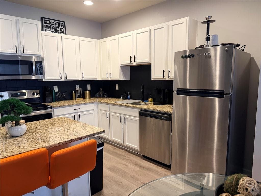 3 bedroom, 3 bathroom, 1,592 sq ft townhouse for sale at 2358 Capella Circle, South Fulton, GA 30331 — photo 2