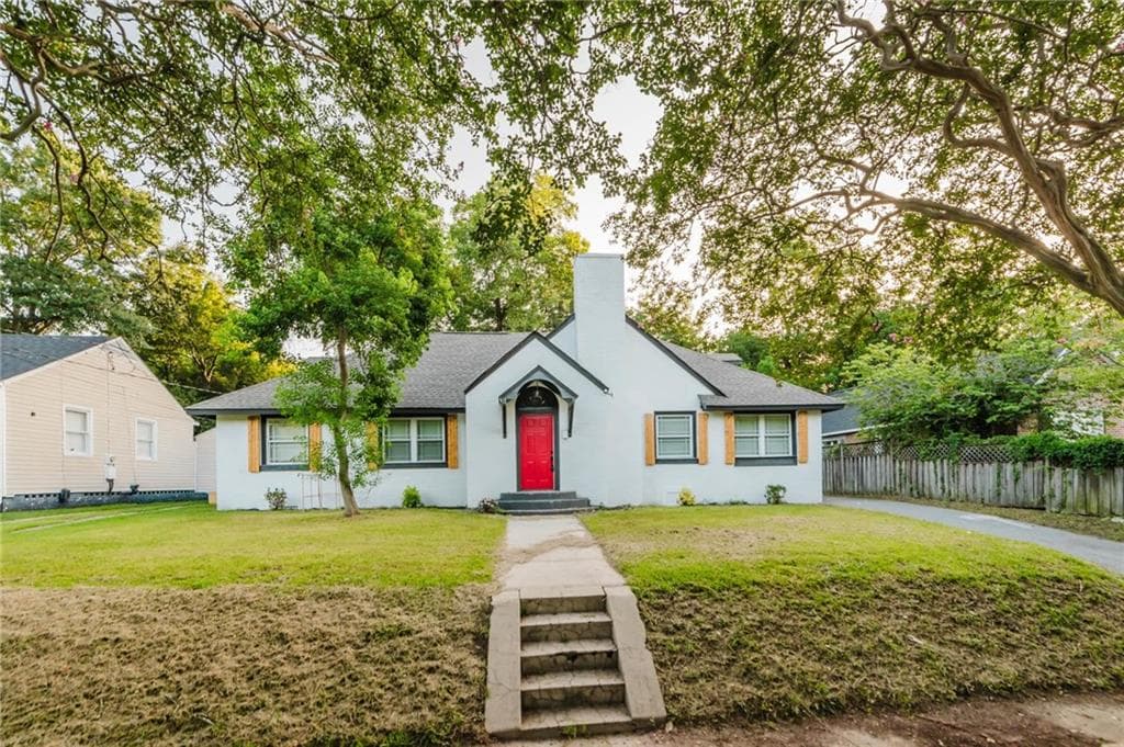5 bedroom, 3 bathroom, 2,435 sq ft single family residence for sale at 3747 Berkley Drive, Macon, GA 31204