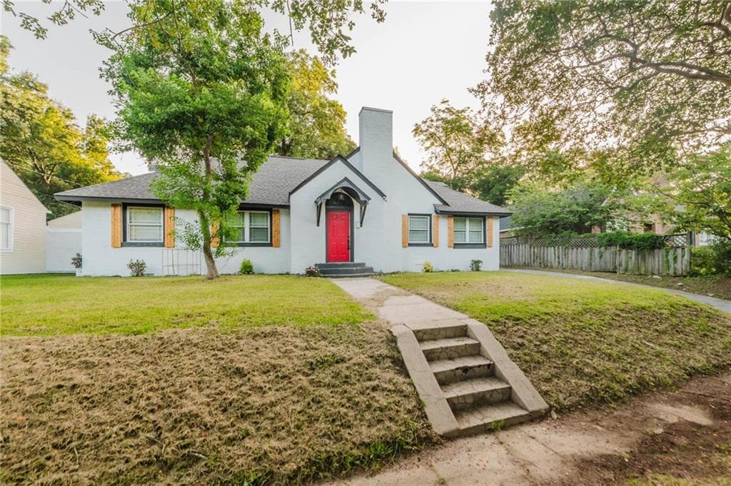 5 bedroom, 3 bathroom, 2,435 sq ft single family residence for sale at 3747 Berkley Drive, Macon, GA 31204 — photo 2