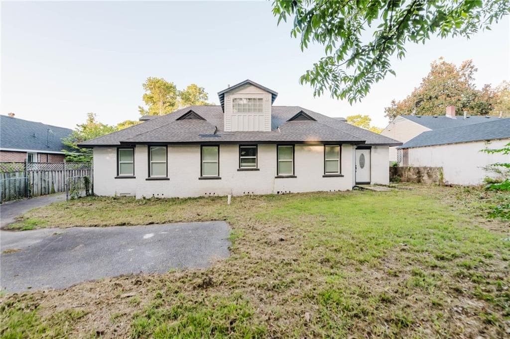 5 bedroom, 3 bathroom, 2,435 sq ft single family residence for sale at 3747 Berkley Drive, Macon, GA 31204 — photo 3