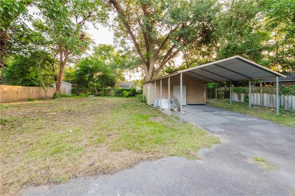 5 bedroom, 3 bathroom, 2,435 sq ft single family residence for sale at 3747 Berkley Drive, Macon, GA 31204 — photo 4