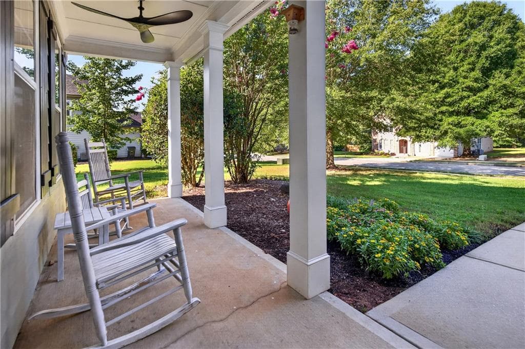 4 bedroom, 4 bathroom, 4,154 sq ft single family residence under contract at 105 Mulberry Drive, Senoia, GA 30276 — photo 5