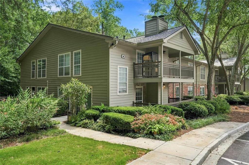 2 bedroom, 1 bathroom, 1,021 sq ft condominium sold at 2901 Lenox Road 902, Atlanta, GA 30324