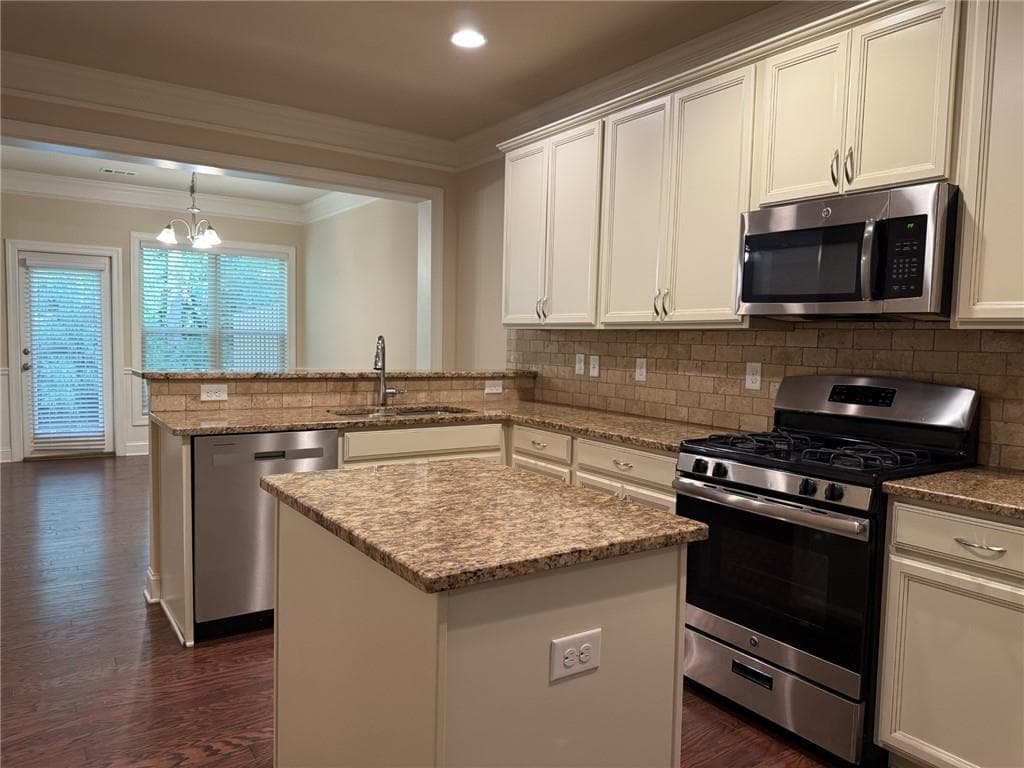 3 bedroom, 3 bathroom, 2,018 sq ft townhouse for rent at 3160 Cross Creek Drive, Cumming, GA 30040 for $2,450 a month — photo 7