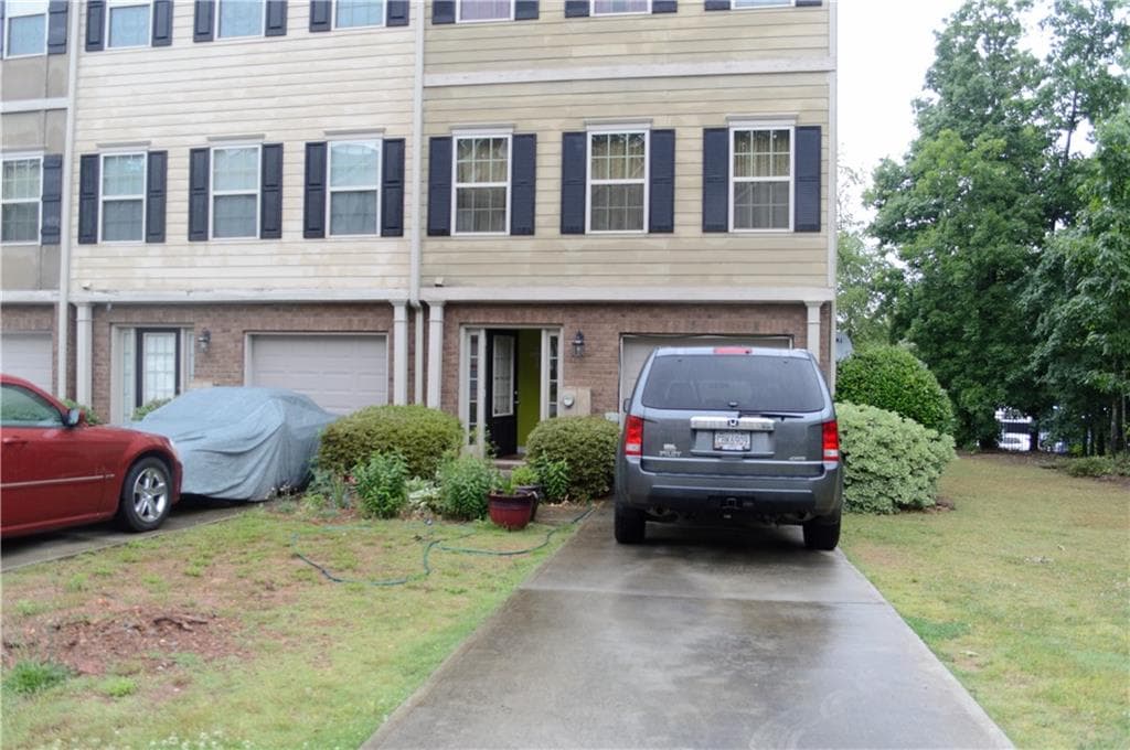 3 bedroom, 4 bathroom, 1,983 sq ft townhouse for sale at 1473 Knights Trail, Stone Mountain, GA 30083